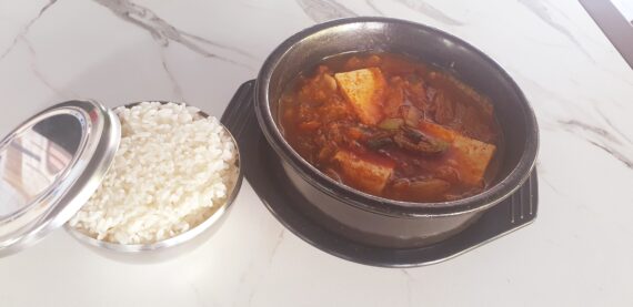 Gimchi jjigae